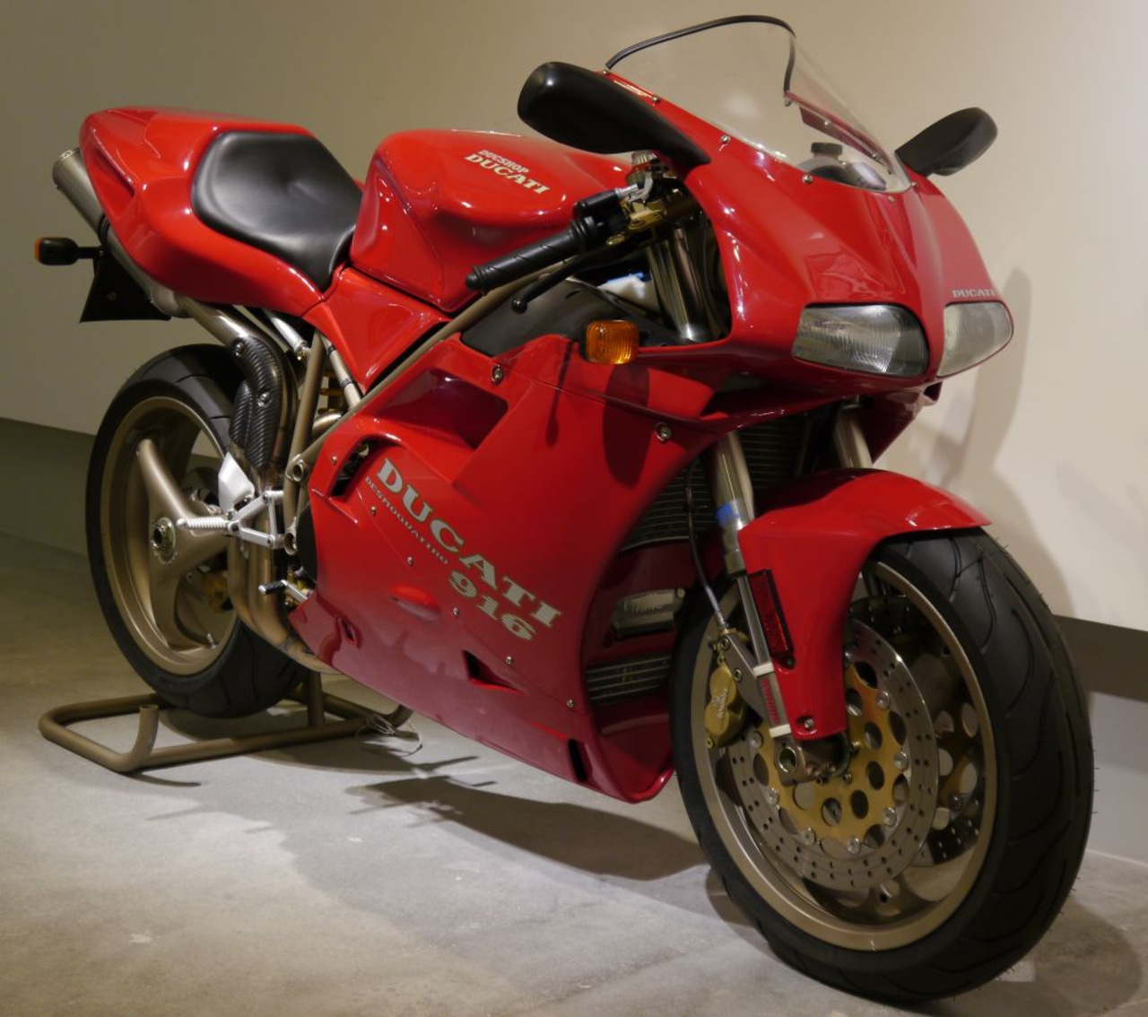 Ducati 916