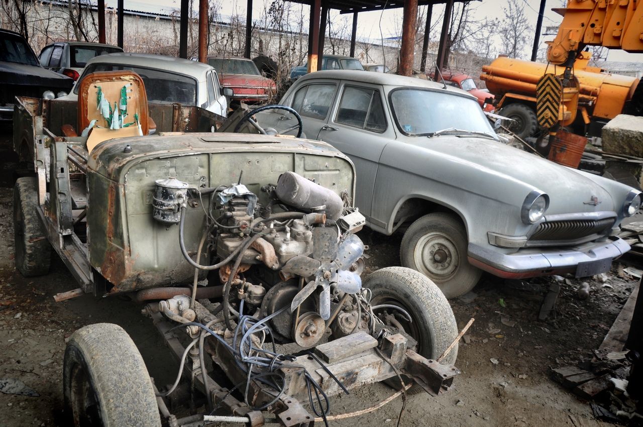 Автомобили СССР на свалке