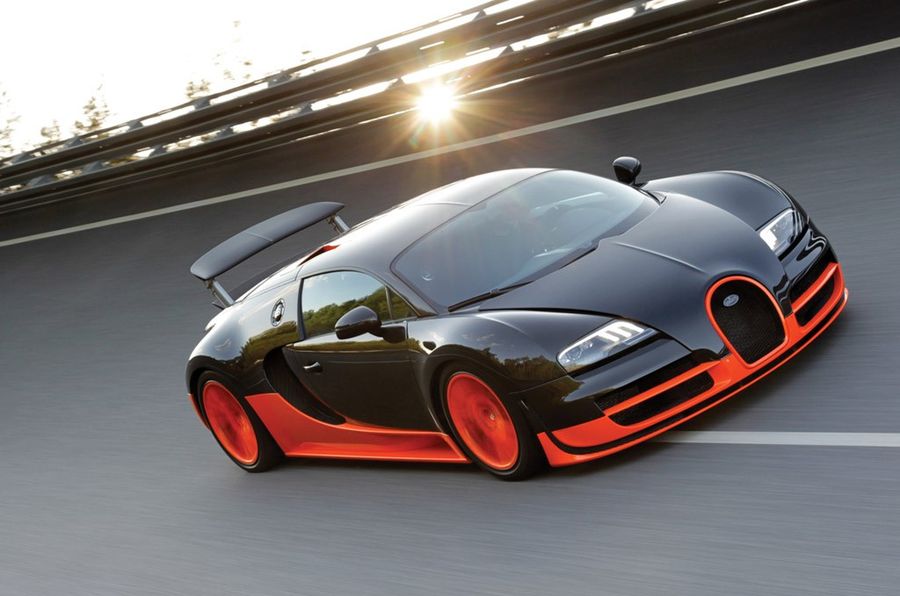 Doua Bugatti Veyron distrug autostrada la o viteza de 328 km/h