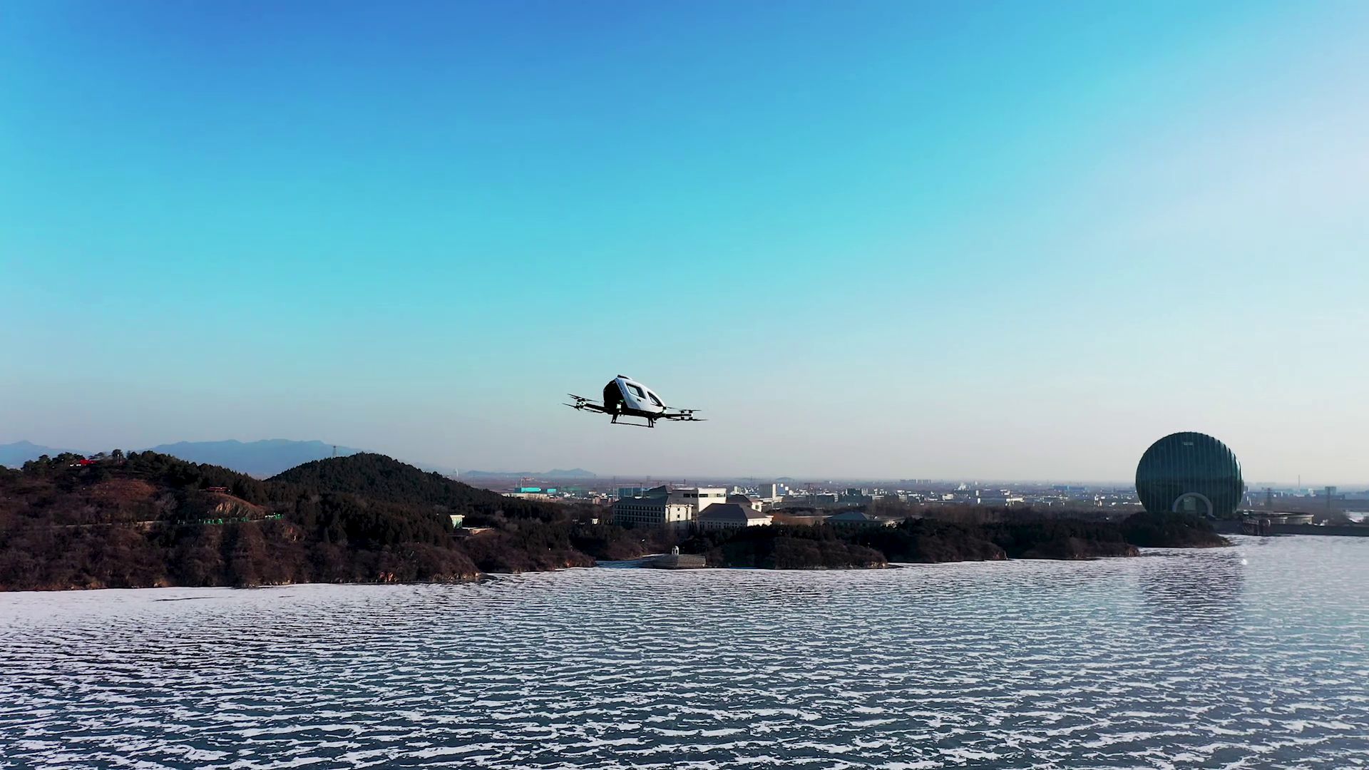 Беспилотный летальный аппарат EH216 совершил первый полет над Пекином