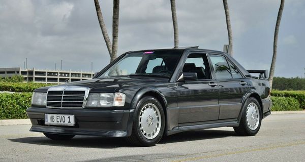 На продажу выставили очень редкий омологационный Mercedes-Benz 190E-16 Evolution 1