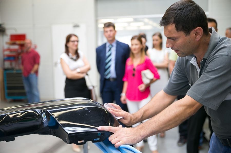 BMW a deschis primul centru oficial de tehnologie-vopsitorie din România