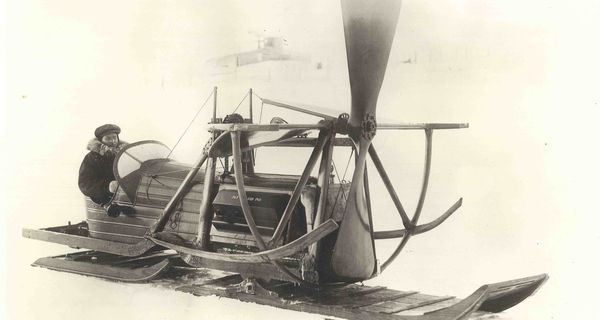 «Бензиновые собаки» «Скотти» Аллана: посмотрите на аэросани, созданные погонщиком псов на Аляске 105 лет назад 