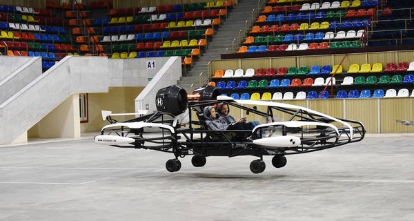В Москве прошли первые испытания отечественного летающего дрона-такси
