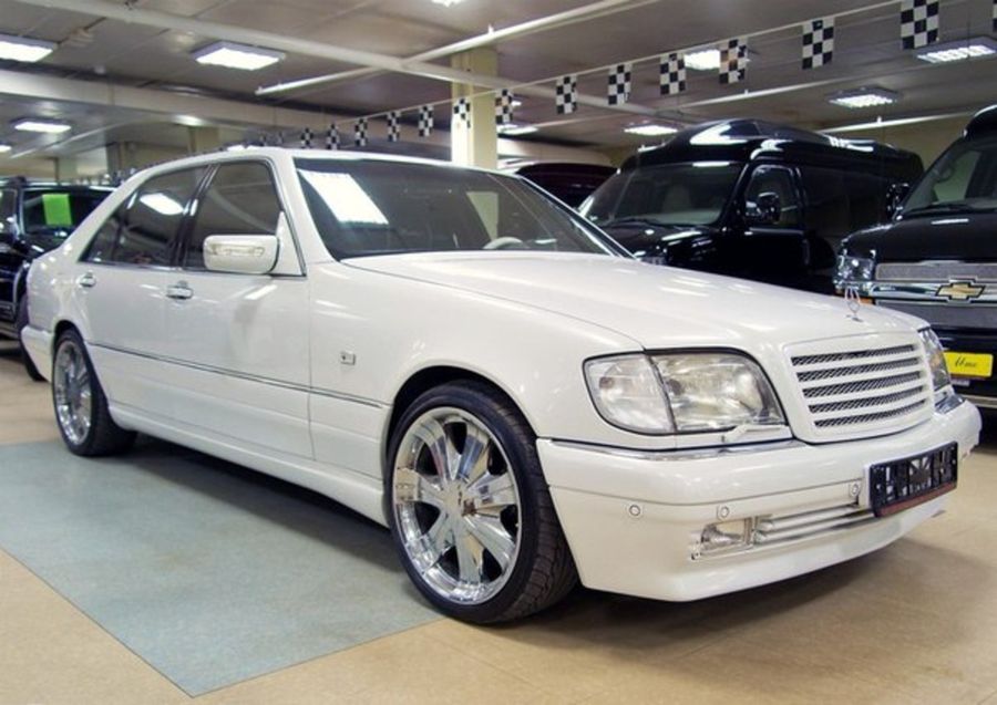 Нам предлагают купить этот Mercedes-Benz W140 с колхозным тюнингом за 2.5 млн рублей