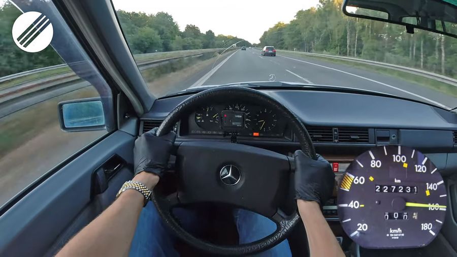 Вот что чувствует водитель за рулем 30-летнего Mercedes-Benz 200 TD на максимальной скорости