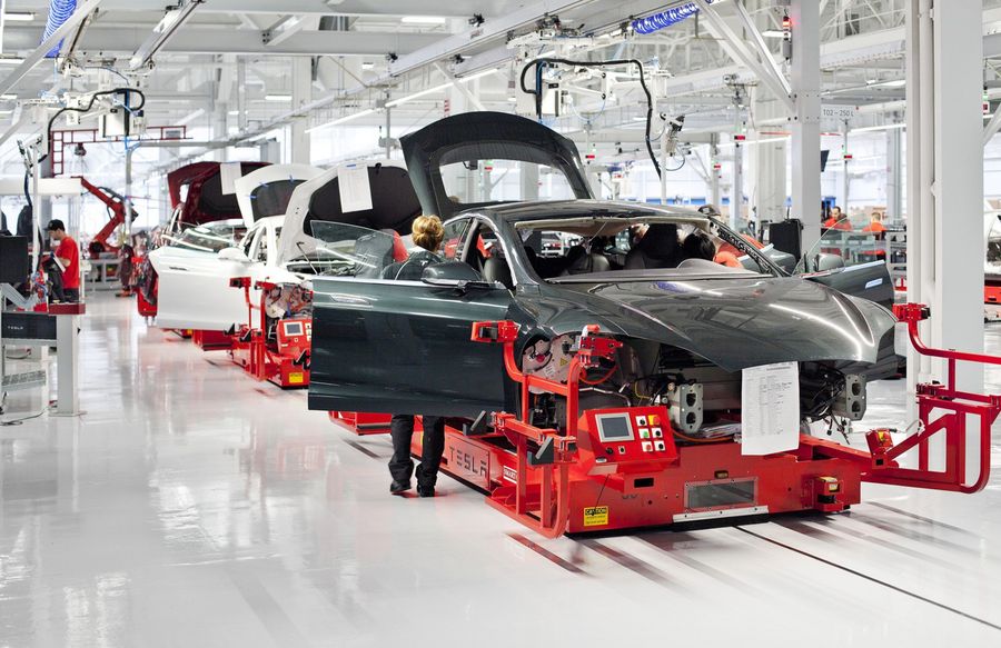 Tesla ar putea deschide o fabrica in Romania
