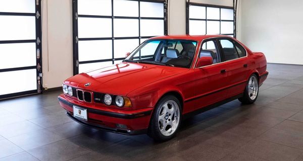 В точно захотите купить этот идеальный BMW E34 M5 с минимальным пробегом