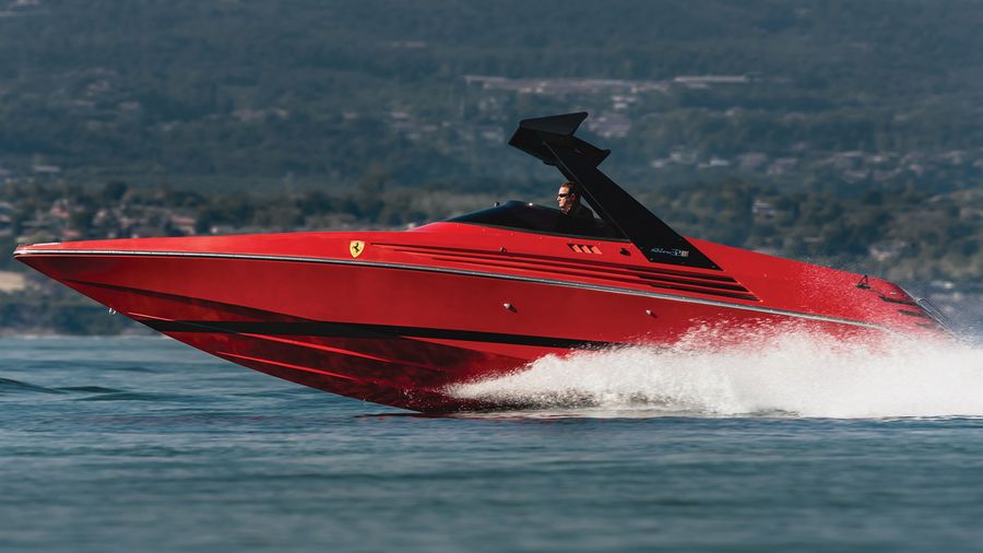 780-сильный Riva 32, который можно считать морским Ferrari
