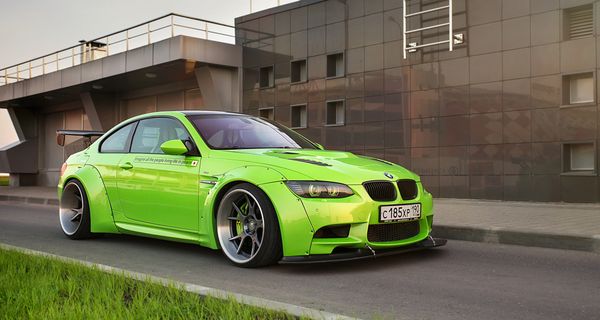 Ярко-зелёная 650-сильная BMW E92 в обвесе LB-Works