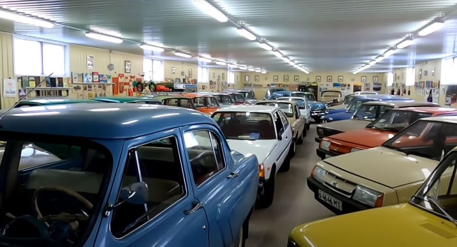 Посмотрите на частную коллекцию советских автомобилей с множеством капсул времени