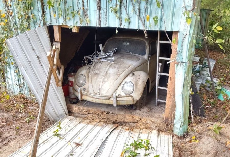 Посмотрите на Volkswagen Beetle, простоявший 35 лет в сарае
