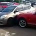 Разъяренный водитель Ford Mustang ударил автомобиль обидчика из-за парковочного места