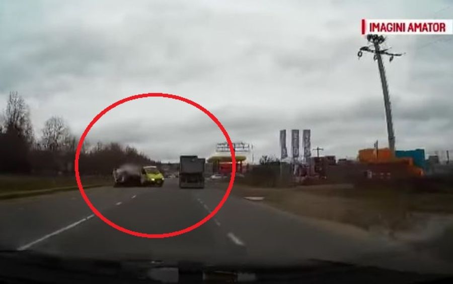 Ce face neatenția la volan! Un accident groaznic a avut loc la Târgu Frumos