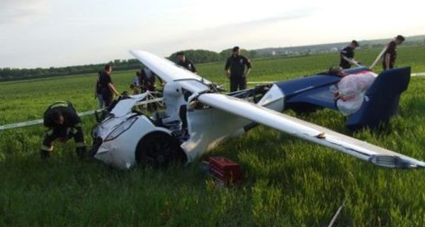 Летающий автомобиль разбился во время тестов. Пилот не пострадал