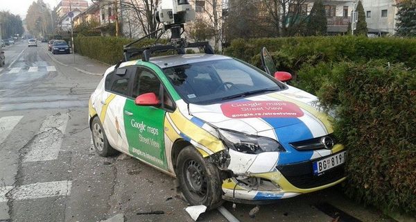 Гугломобиль попал в аварию в Сербии