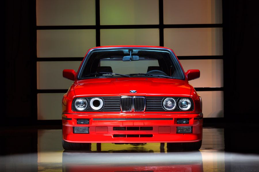 Atenție: Te vei îndrăgosti instantaneu de acest BMW Seria 3 E30 Touring cu două uși!