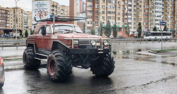 «Волгу» объединили с ГАЗ-66, чтобы получить идеальный внедорожник для постапокалипсиса