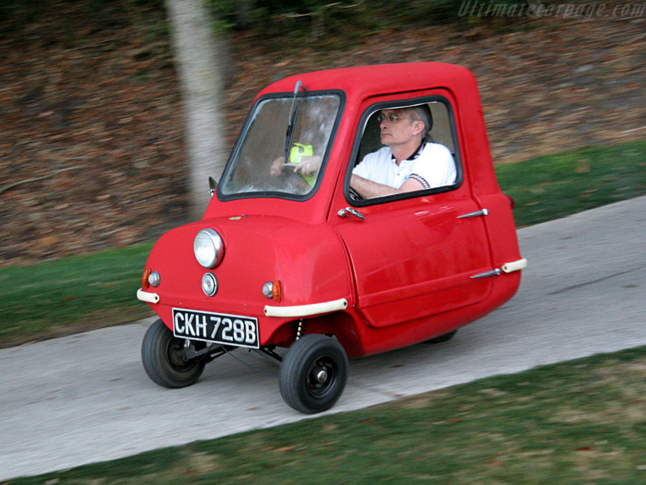 Самый медленный стиль. Трехколесный Peel p50. Одноместный автомобиль Peel p50. Peel p50 (Великобритания). Мотоколяска Peel p50.