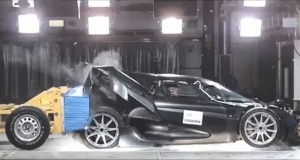 Вы не сможете спокойно смотреть этот видеоролик, где разбивают суперкары Koenigsegg