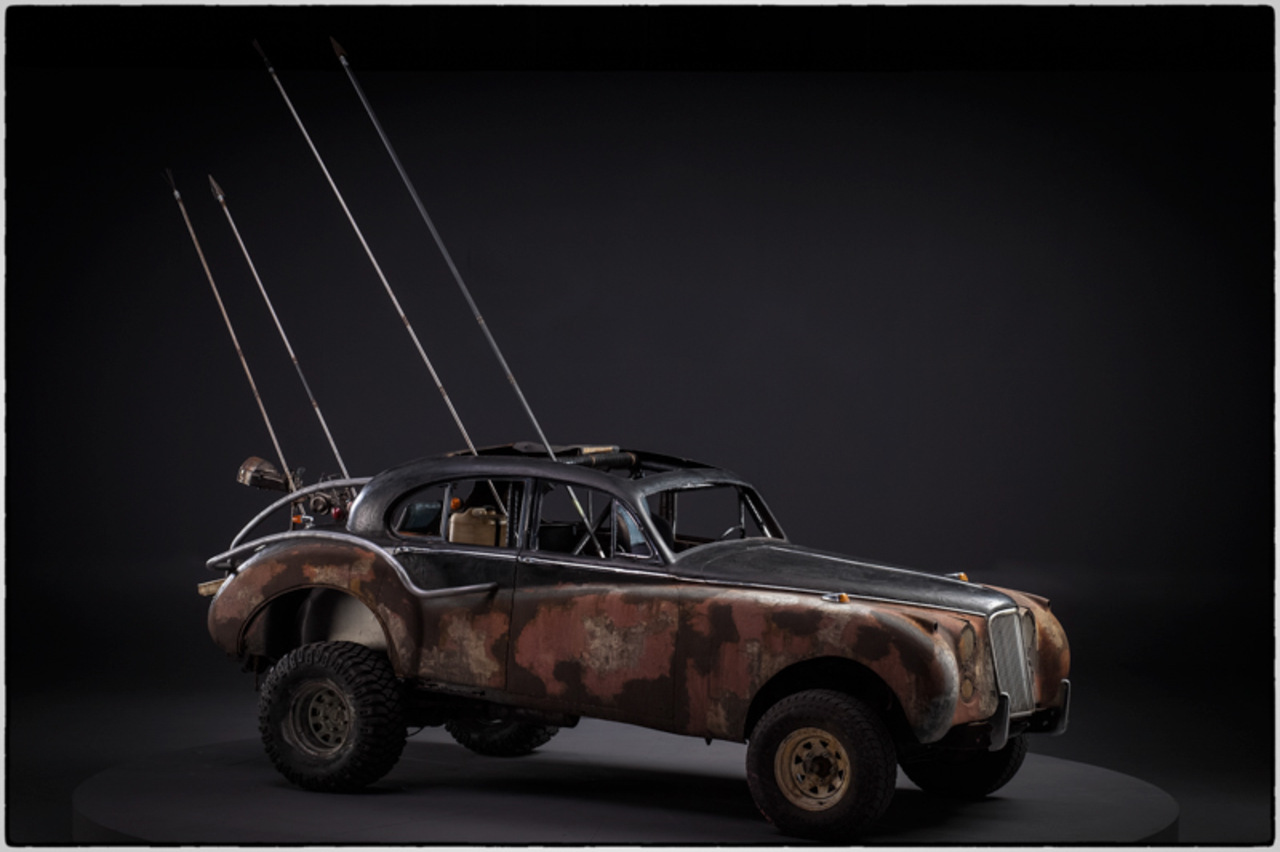 Фото авто макс. Mad Max Fury Road cars. Mad Max Ace 1:43. Mad Max Fury Road Interceptor. Машина Дикобраз Безумный Макс.