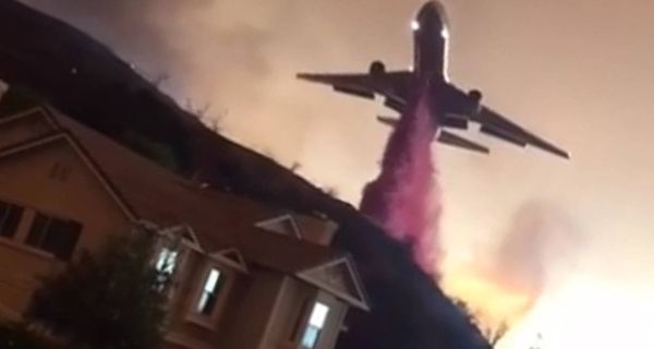 Вы когда-нибудь видели, как самолёты сбрасывают воду на пожар?