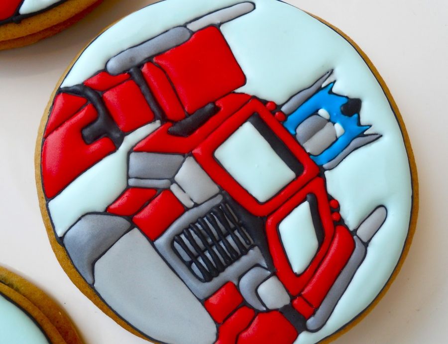 Transformer cake is really transforming