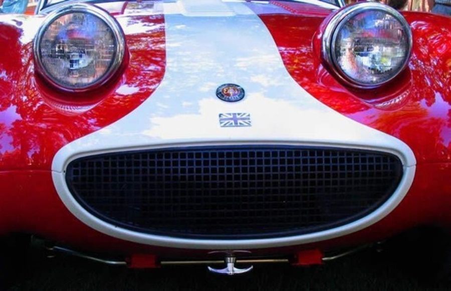Счастливые Ferrari и агрессивный GT-R, а какое выражение морды у твоего авто