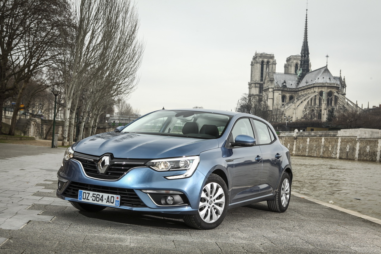 Рено меган московская область. Рено лайф. Меган лайф. Nouvelle Renault Life новая жизнь Рено.