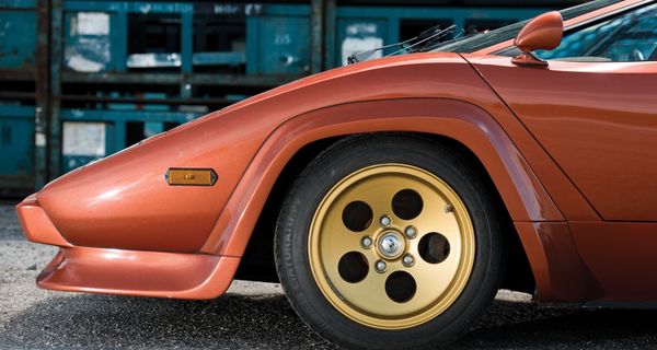 ТЕСТ: Сможете ли вы опознать эти легендарные автомобили по фотографии колеса?