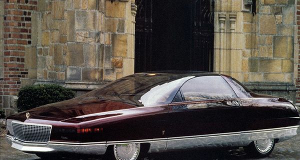 Пришелец из будущего: футуристический концепт-кар Cadillac Solitaire 1989 с двигателем V12