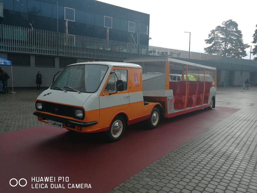 В Риге восстановили редкий экскурсионный автопоезд РАФ-3407, созданный для Олимпийских игр 1980 года