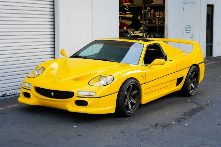 Реплика Ferrari F50 на базе Pontiac Fiero выглядит как большая пластиковая игрушка