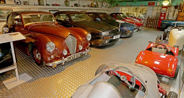 Это самая большая в Европе коллекция автомобилей – их тут более 400