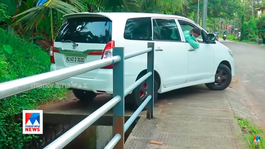 Этот парень из Индии просто Бог параллельной парковки