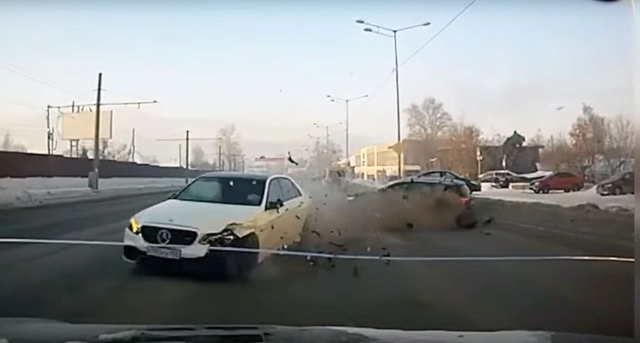 10-минутная подборка аварий с автомобилями Mercedes-Benz