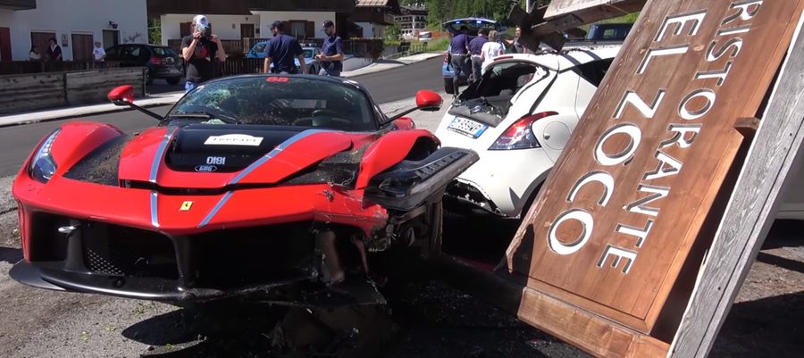 Ferrari LaFerrari : crash insolite dans un restaurant