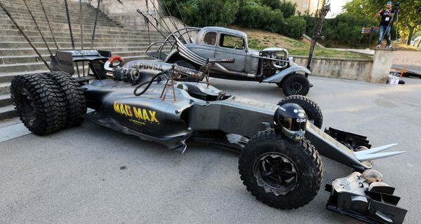 Lotus показал болид Формулы-1 в стиле Безумного Макса