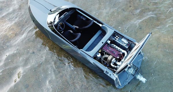 Водный слиппер: 900-сильный катер с турбмотором от Nissan Skykine GT-R