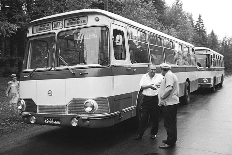 20 легендарных советских грузовиков и автобусов: на чём ездили в СССР |