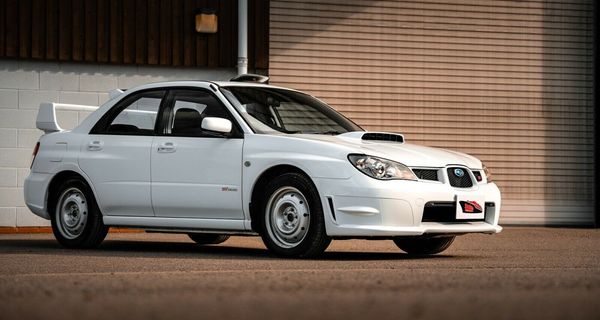 Subaru Impreza WRX STi на штампованных колёсных дисках и без кондиционера продают за 3 млн рублей