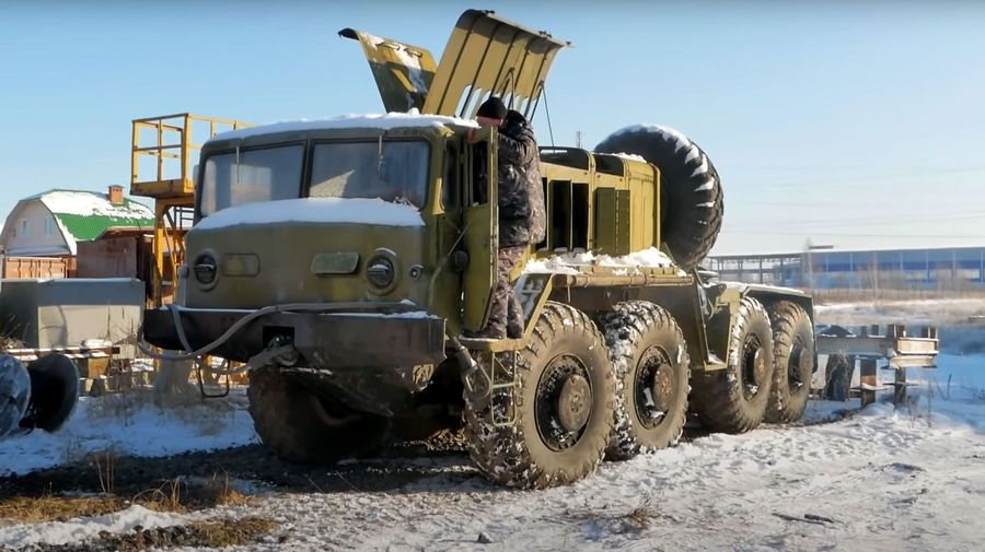 Посмотрите, как старый тягач МАЗ-537 поехал спустя 25 лет простоя