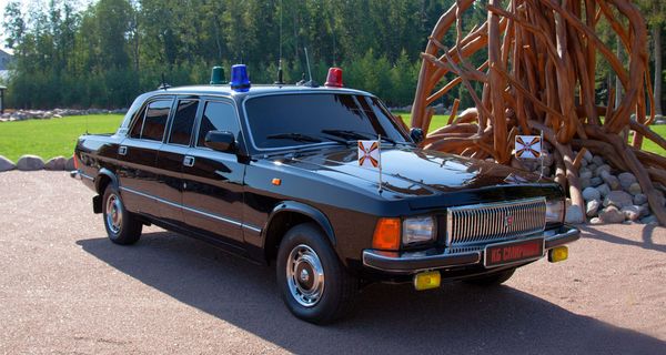 Практически заводской лимузин на базе ГАЗ-3102 «Волга» восстановили в идеальное состояние