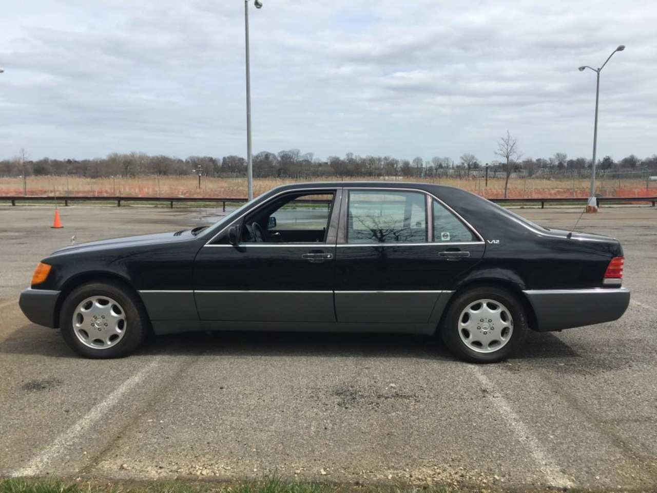 1990 года выпуска. Mercedes Benz 600 1990. Mercedes Benz w140 1990. Мерседес s600 1990. 140 Мерседес в 90е.