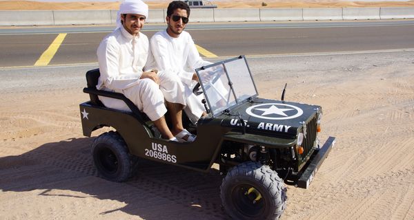 Бензиновый Mini Willys в Эмиратской пустыне
