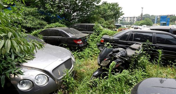 В Китае есть заброшенная парковка с автомобилями на миллионы долларов