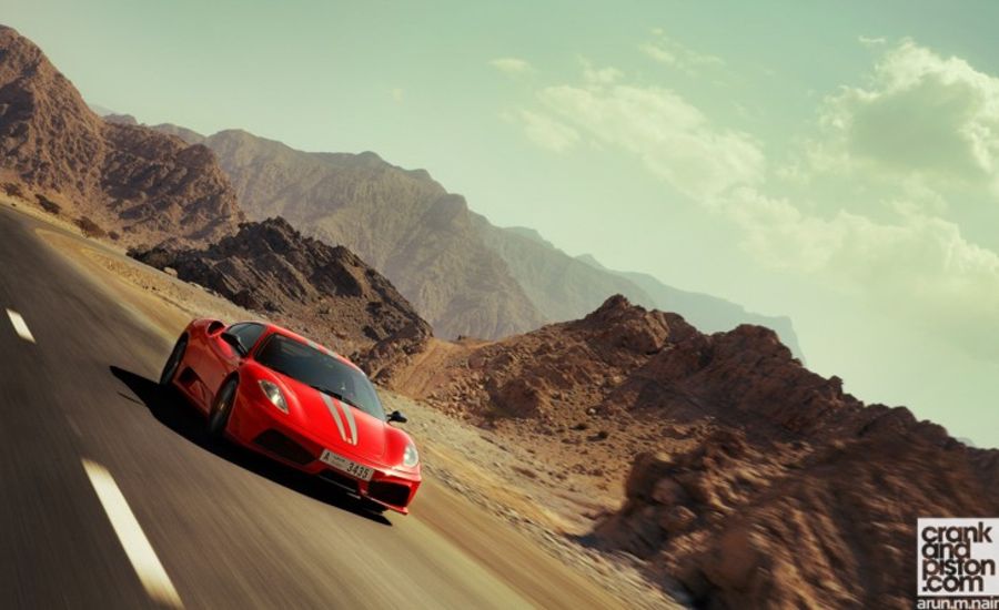 Неожиданная встреча Ferrari с грузовиком в горах
