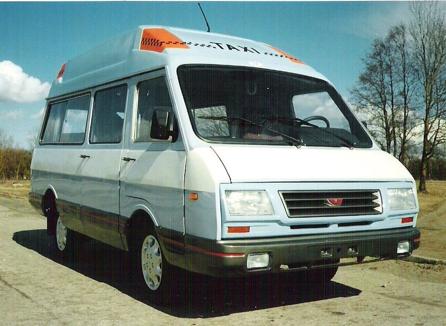 Необычный тюнинг микроавтобуса РАФ-2203 конца 90-х годов