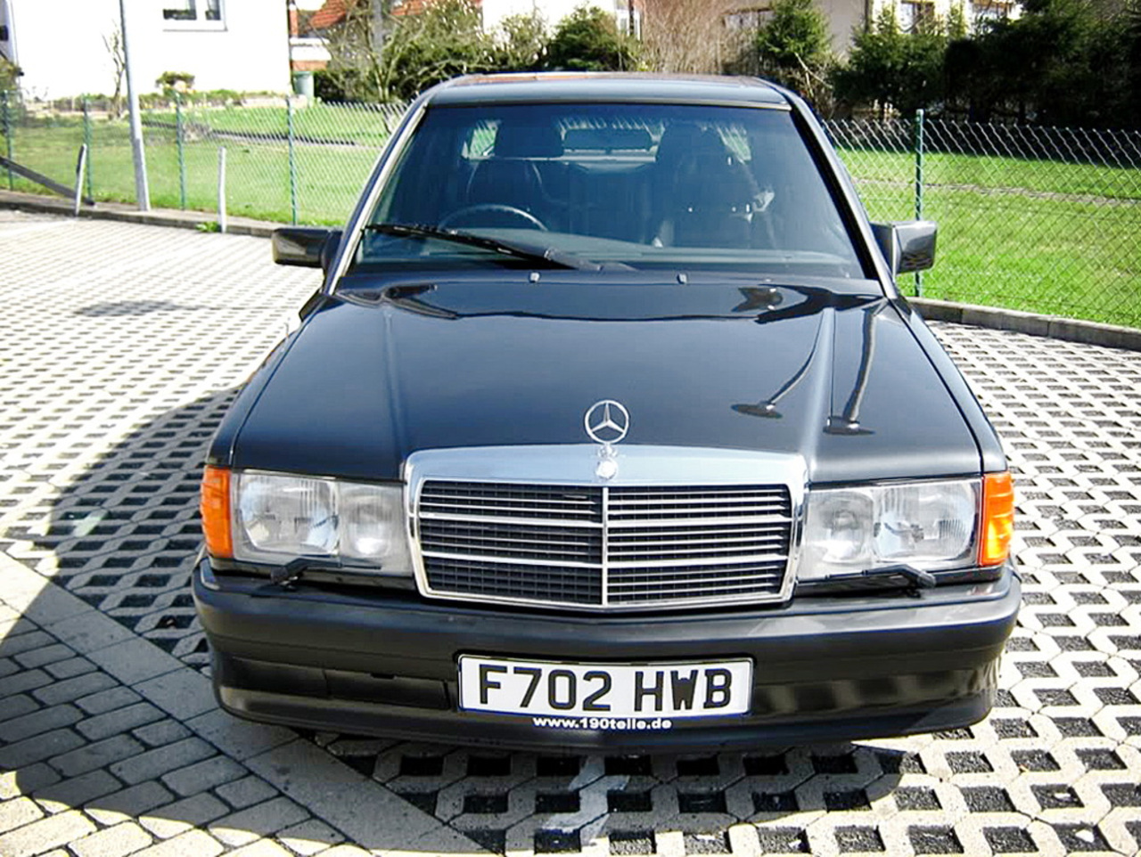 Старый мерседес фото. Мерседес 190е. Мерседес Бенц 190 1989. Mercedes Benz 190e 1989. E190 Mercedes 1989.