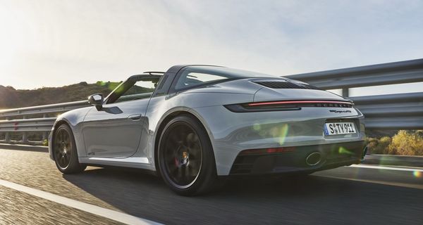 Porsche показал 911 GTS с кузовами купе, кабриолет и тарга